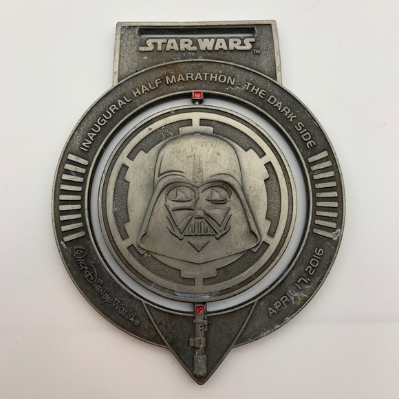 Disney World Star Wars Inaugural Half Marathon The Dark Side April 2016 Medal - Picture 1 of 11